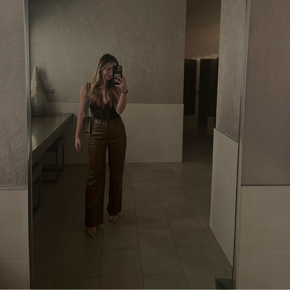 Meet your Posher, Cam - Picture 9 of 10